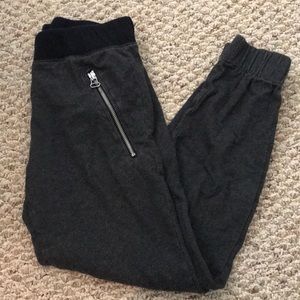 Pre-owned Gap grey and black joggers - XS